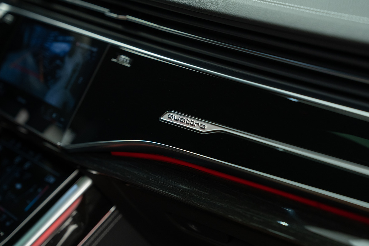 Used 2025 Audi Q8 55 TFSI quattro S line — Grey for Sale in Dubai — gallery photograph 13