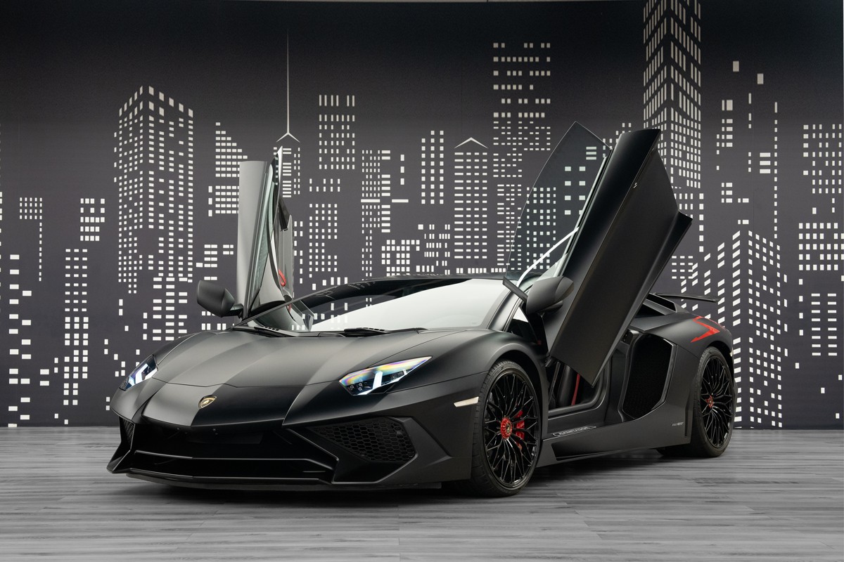 Used 2017 Lamborghini Aventador SV LP 750-4 — Black for Sale in Dubai — gallery photograph 6