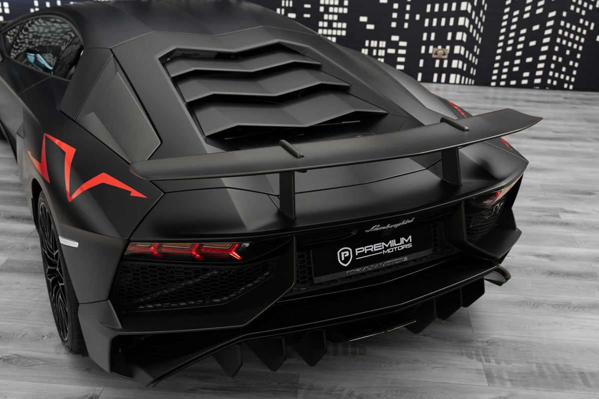 Used 2017 Lamborghini Aventador SV LP 750-4 — Black for Sale in Dubai — gallery photograph 9