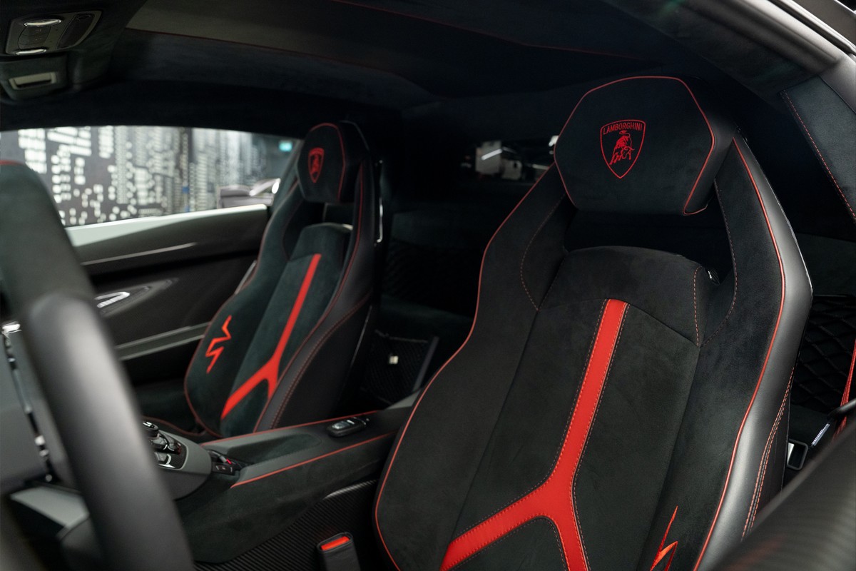 Used 2017 Lamborghini Aventador SV LP 750-4 — Black for Sale in Dubai — gallery photograph 14