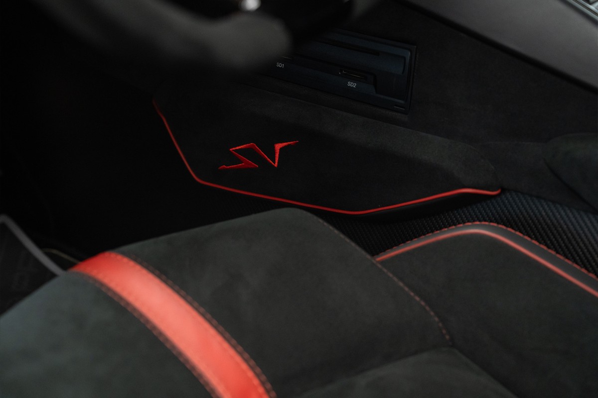 Used 2017 Lamborghini Aventador SV LP 750-4 — Black for Sale in Dubai — gallery photograph 15