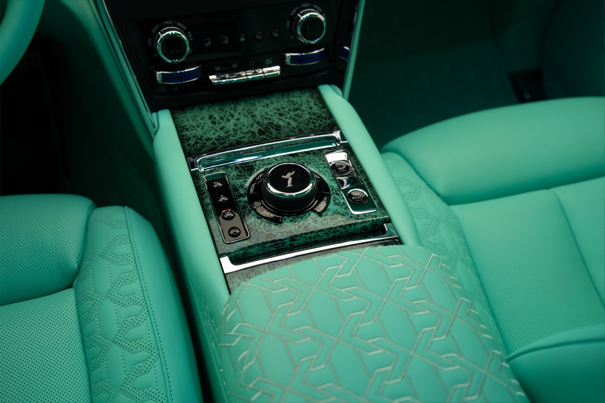 Used 2024 Rolls-Royce Cullinan — Onyx Special Order — Black for Sale in Dubai — gallery photograph 13