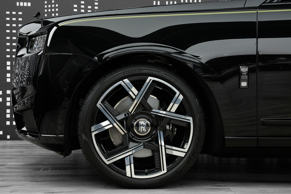 Used 2025 Rolls-Royce Cullinan Black Badge — Black for Sale in Dubai — gallery photograph 6