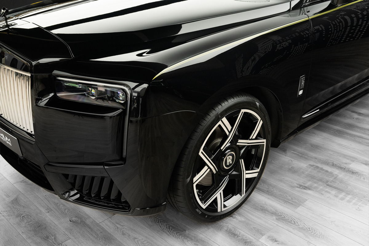 Used 2025 Rolls-Royce Cullinan Black Badge — Black for Sale in Dubai — gallery photograph 7