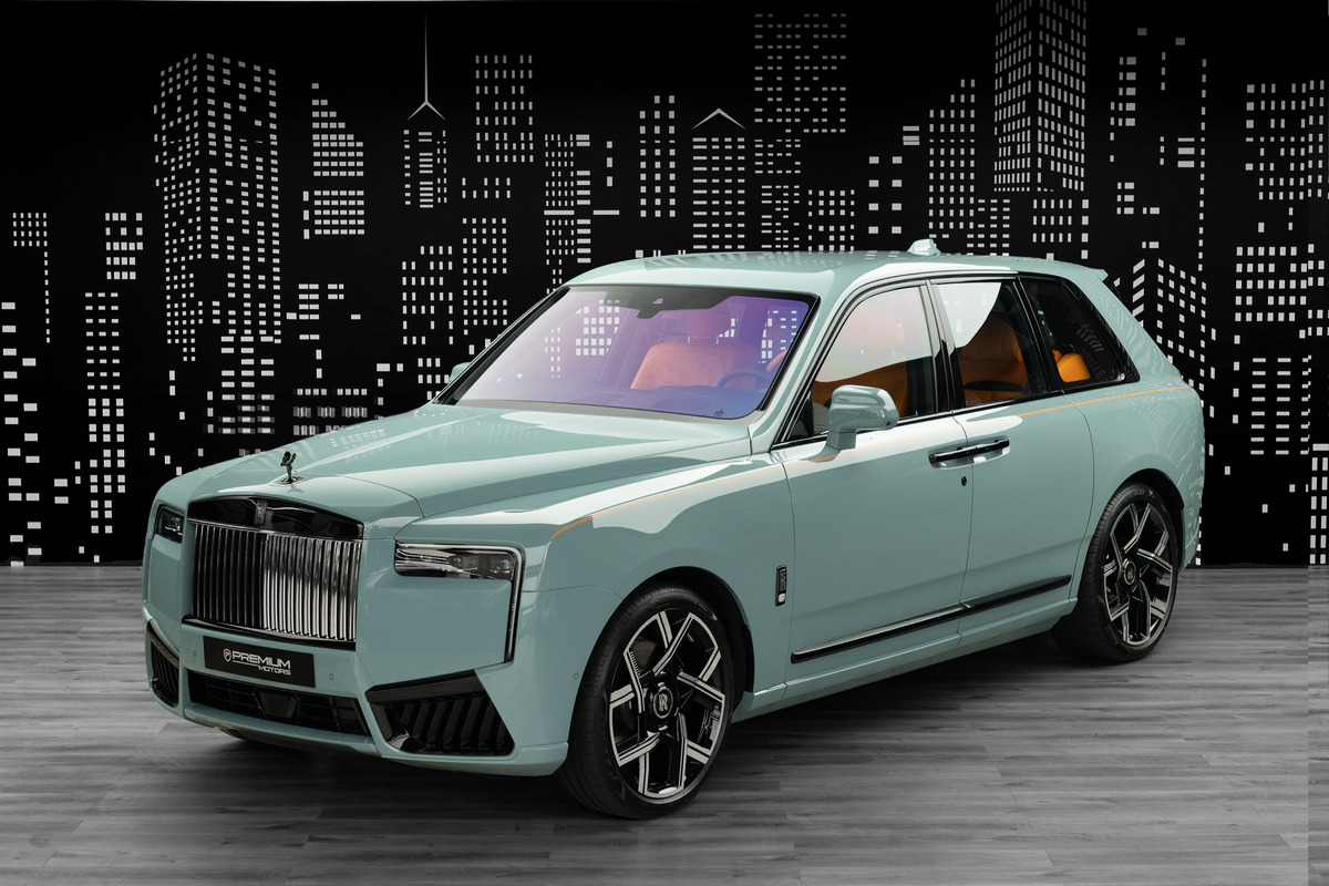 2026 Rolls-Royce Cullinan Black Badge in Blue — front three-quarter view