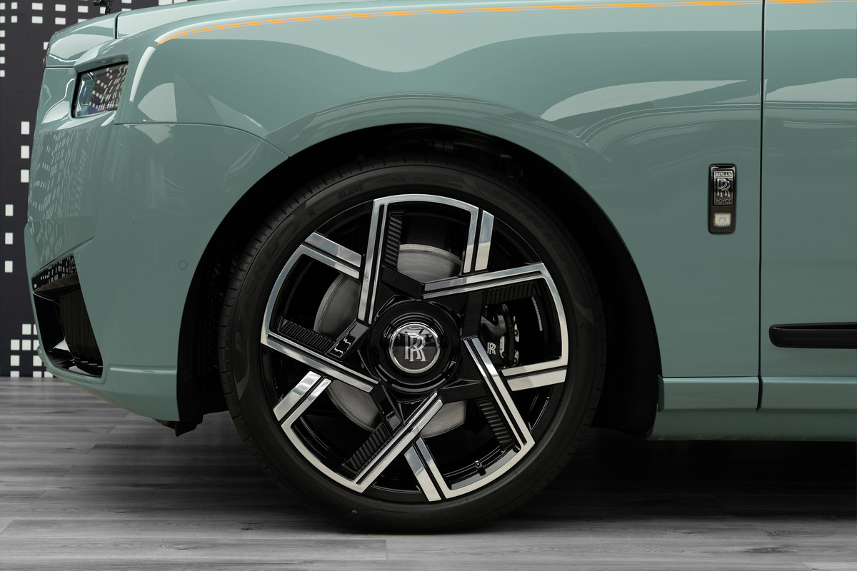 2026 Rolls-Royce Cullinan Black Badge — Blue for Sale in Dubai — gallery photograph 6
