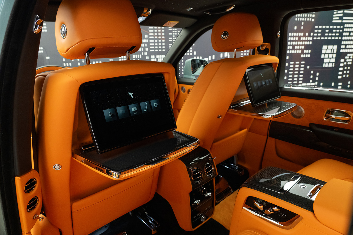 2026 Rolls-Royce Cullinan Black Badge — Blue for Sale in Dubai — gallery photograph 12