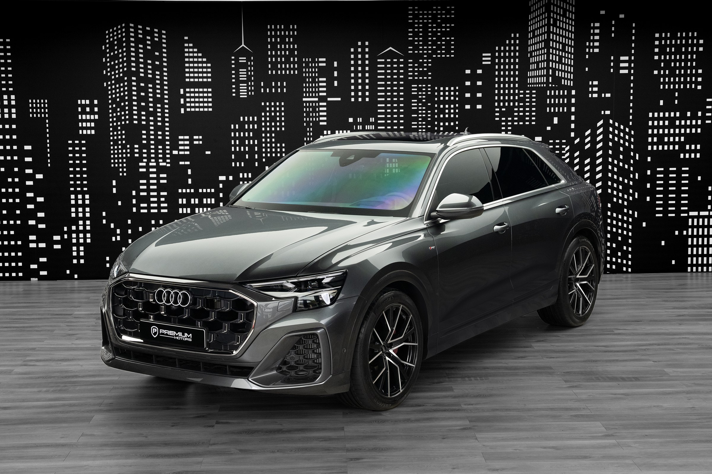 Used 2025 Audi Q8 55 TFSI quattro S line — Grey for Sale in Dubai — Grey exterior