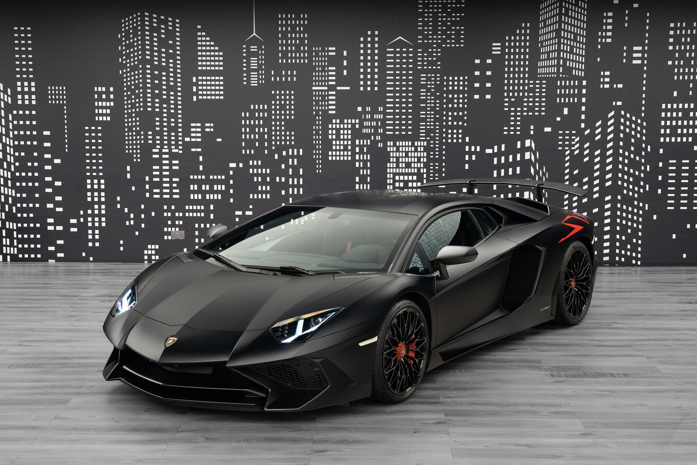 Used 2017 Lamborghini Aventador SV LP 750-4 — Black for Sale in Dubai — Black exterior
