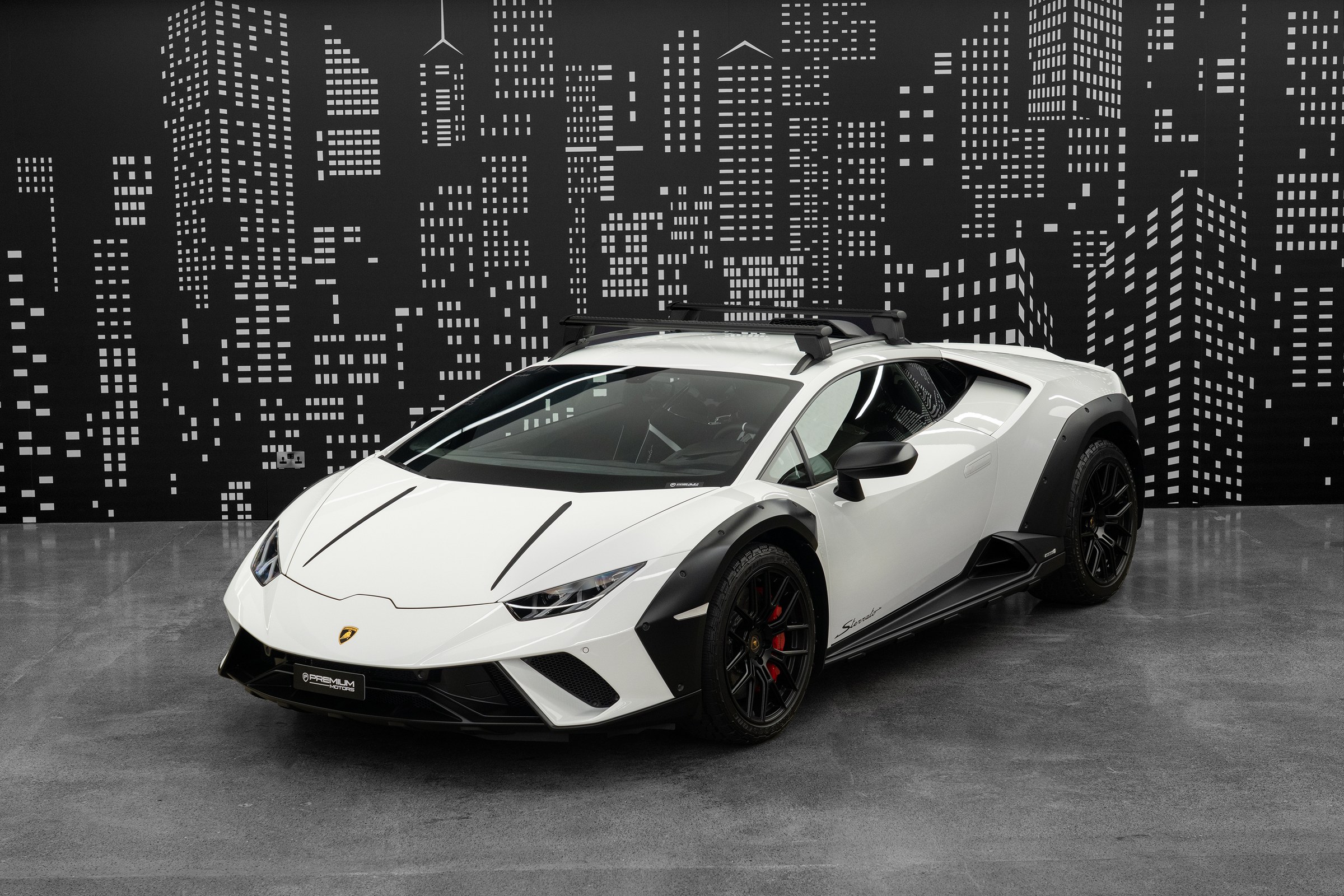 Used 2023 Lamborghini Huracán Sterrato — White for Sale in Dubai — White exterior