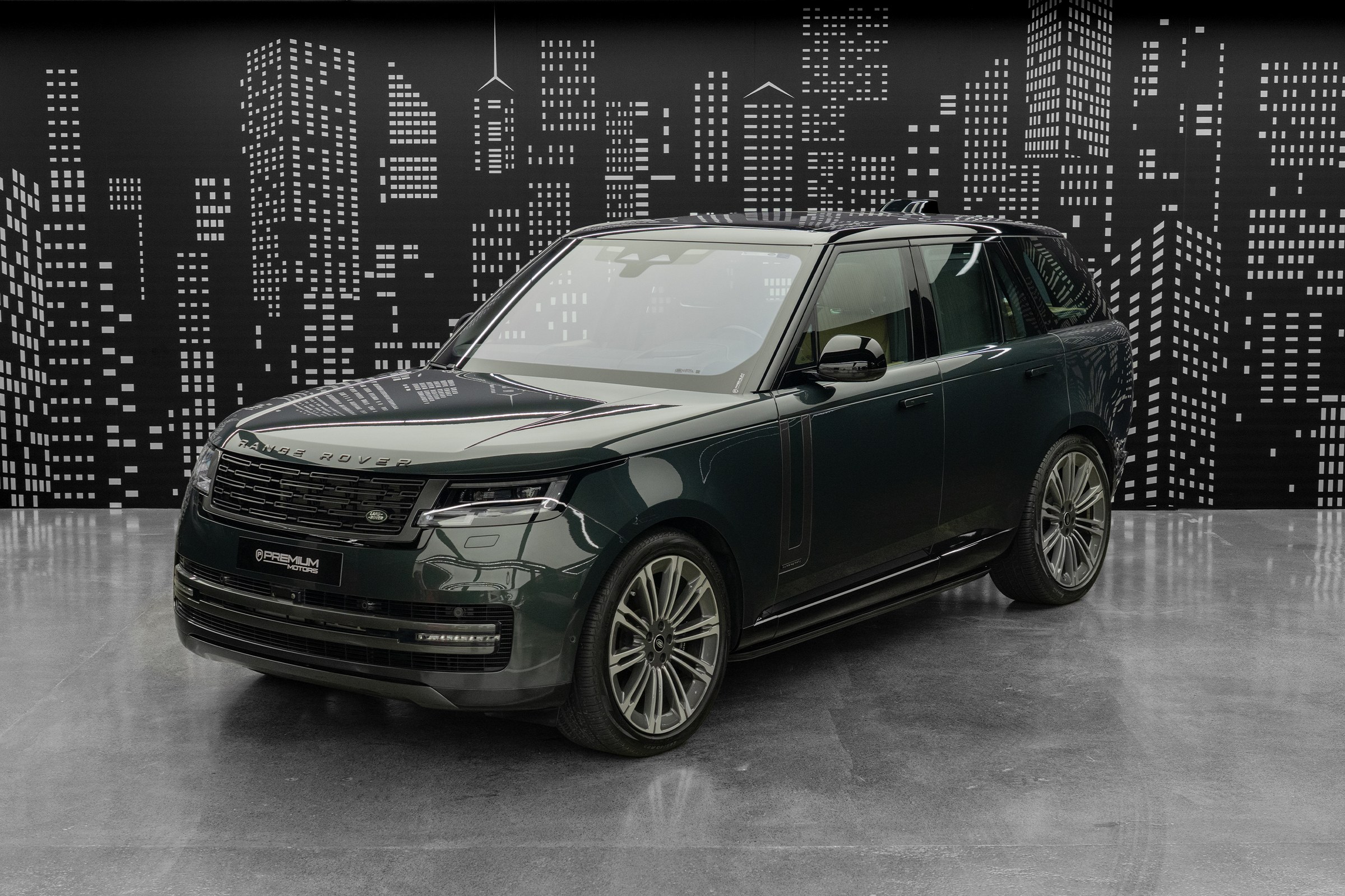 Used 2023 Land Rover Range Rover Autobiography P530 — Green for Sale in Dubai — Green exterior
