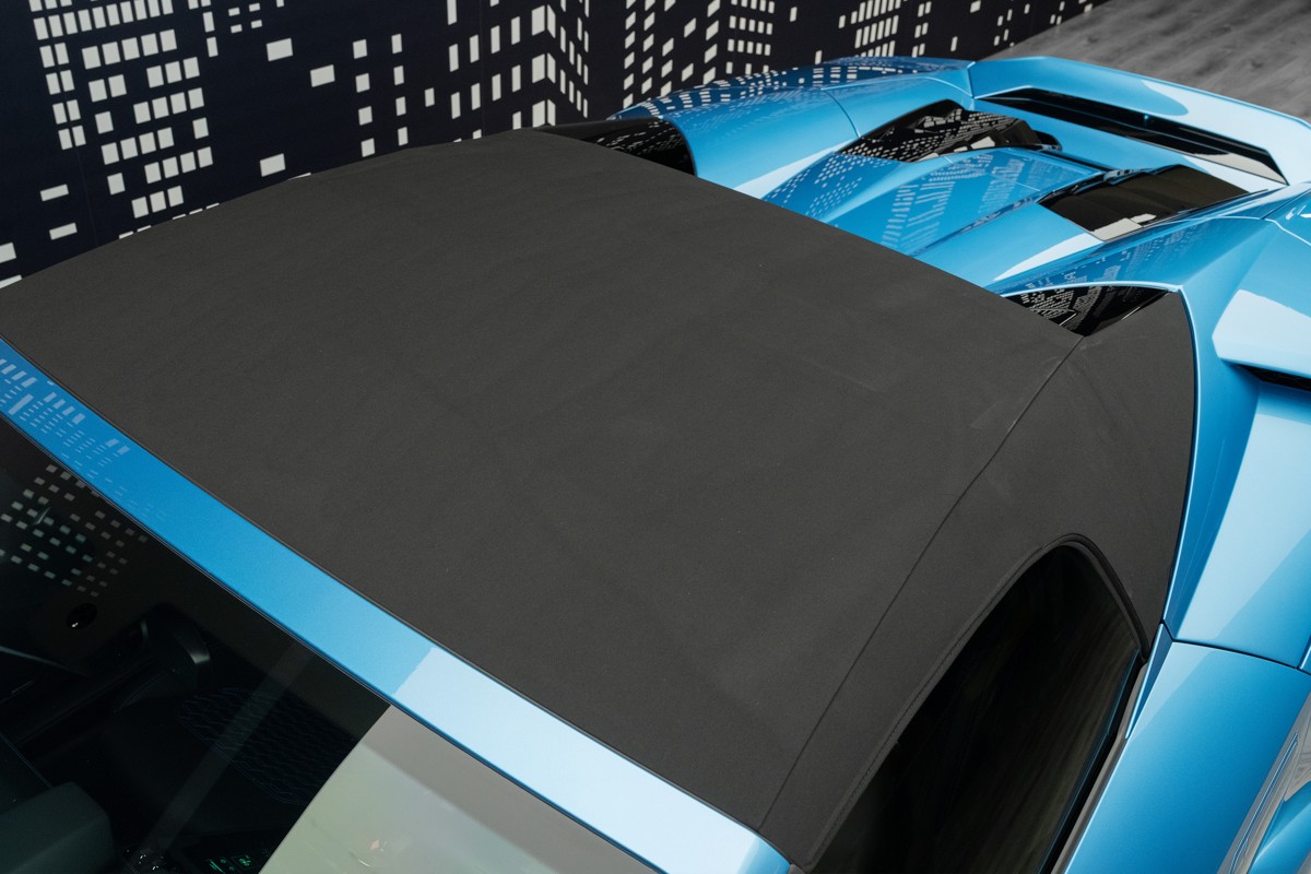Used 2024 Lamborghini Huracán EVO Spyder — Blue for Sale in Dubai — gallery photograph 6