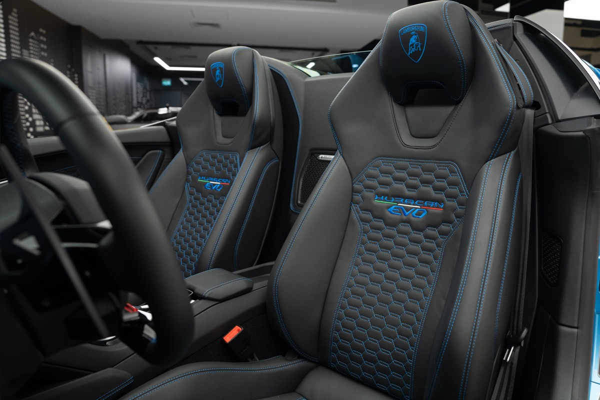 Used 2024 Lamborghini Huracán EVO Spyder — Blue for Sale in Dubai — gallery photograph 11