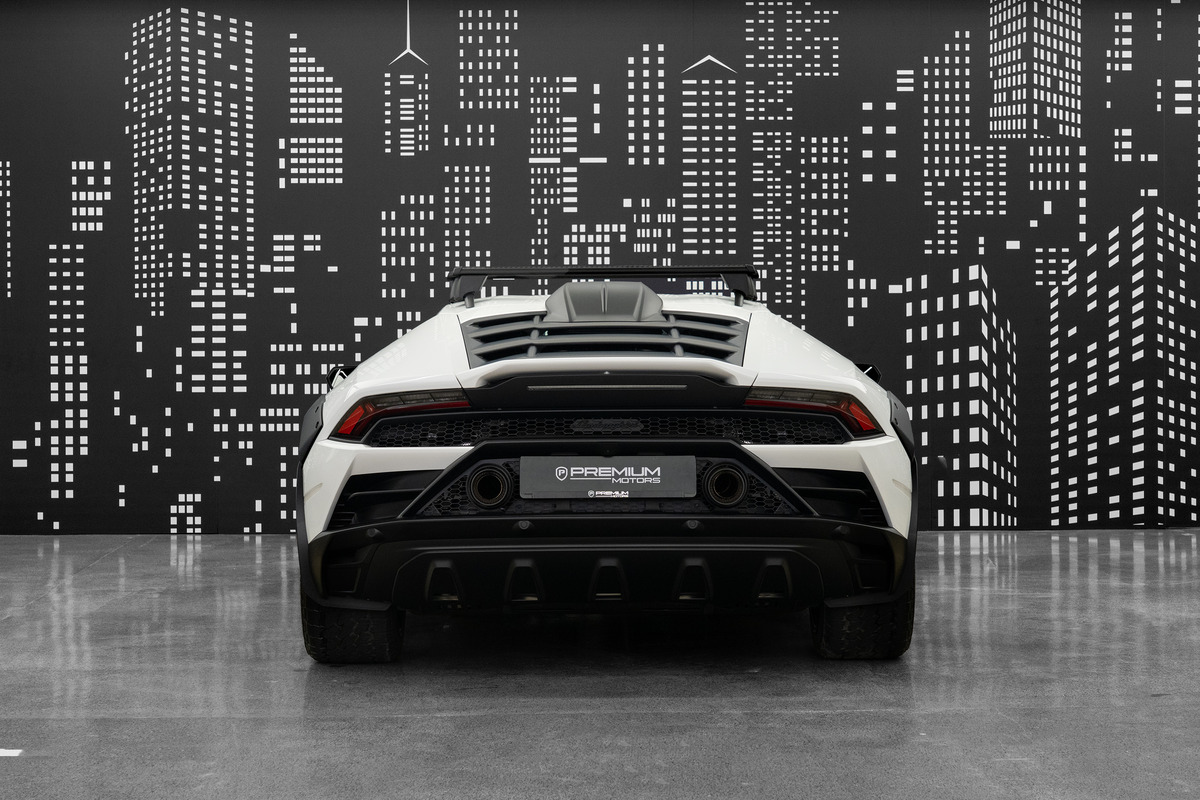Used 2023 Lamborghini Huracán Sterrato — White for Sale in Dubai — gallery photograph 5