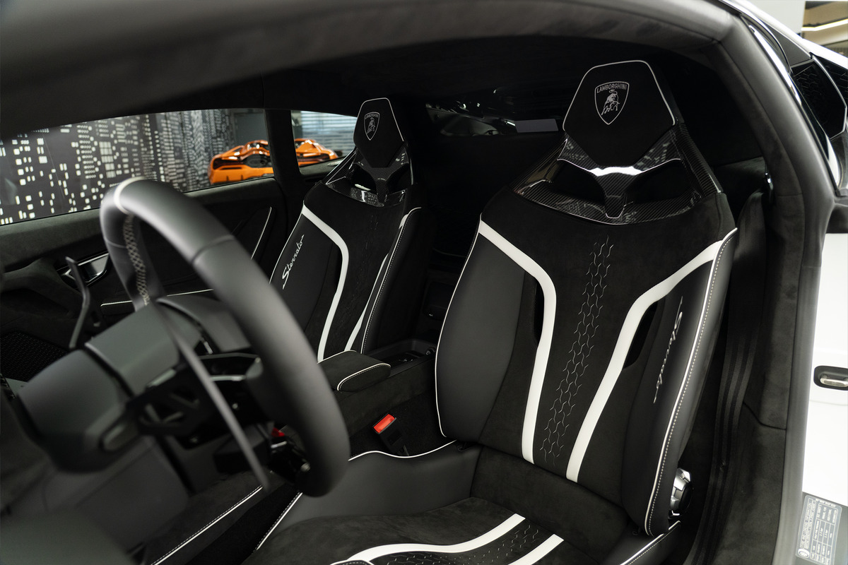 Used 2023 Lamborghini Huracán Sterrato — White for Sale in Dubai — gallery photograph 11