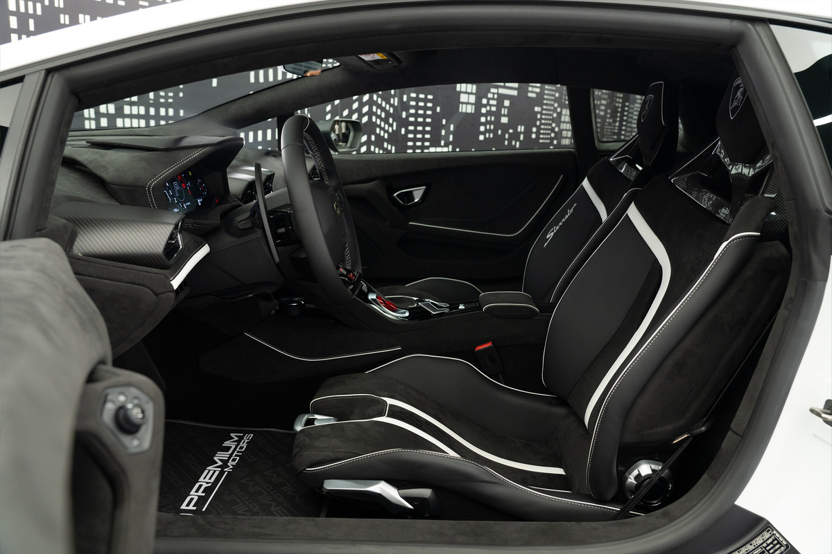 Used 2023 Lamborghini Huracán Sterrato — White for Sale in Dubai — gallery photograph 12
