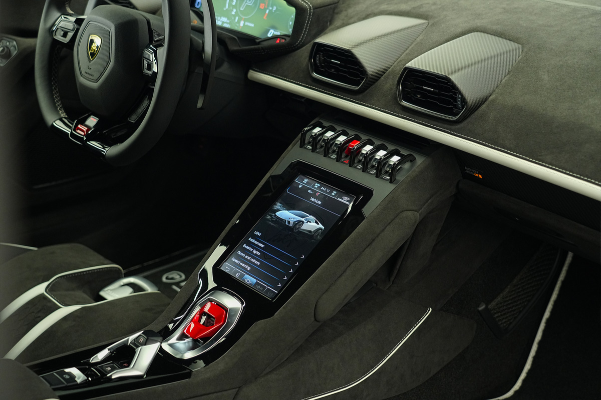 Used 2023 Lamborghini Huracán Sterrato — White for Sale in Dubai — gallery photograph 13