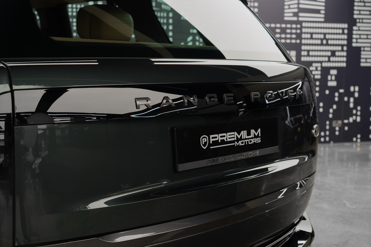 Used 2023 Land Rover Range Rover Autobiography P530 — Green for Sale in Dubai — gallery photograph 8