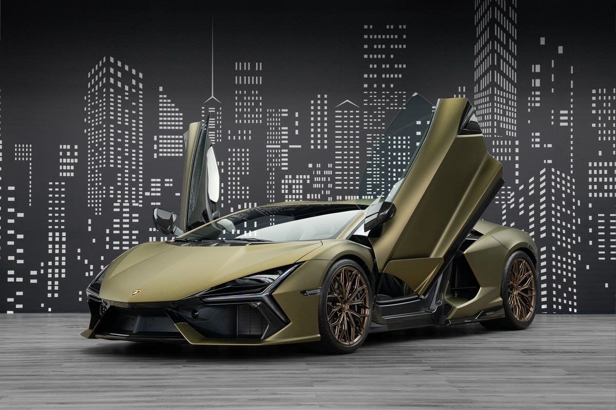 Used 2024 Lamborghini Revuelto — Green for Sale in Dubai — gallery photograph 6