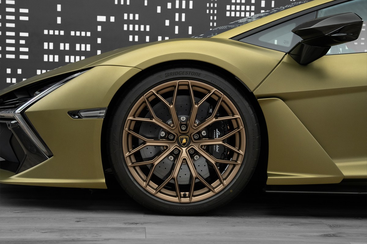 Used 2024 Lamborghini Revuelto — Green for Sale in Dubai — gallery photograph 7