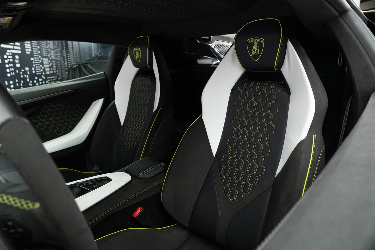 Used 2024 Lamborghini Revuelto — Green for Sale in Dubai — gallery photograph 11