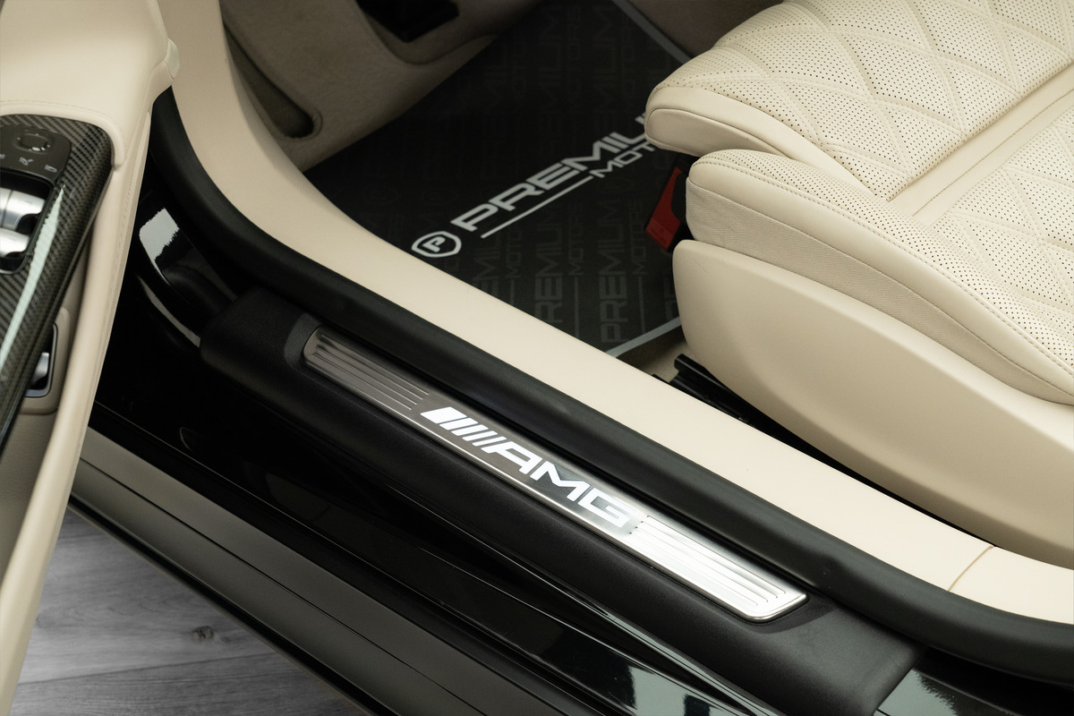 Used 2022 Mercedes-AMG SL 55 4MATIC+ — Black for Sale in Dubai — gallery photograph 15