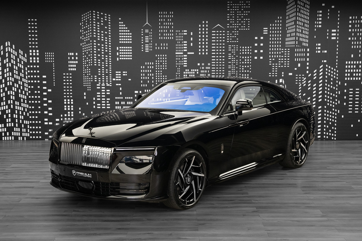 2026 Rolls-Royce Spectre Black Badge in Black — front three-quarter view